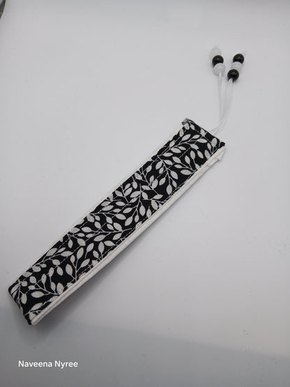 Fabric beaded bookmark (black)