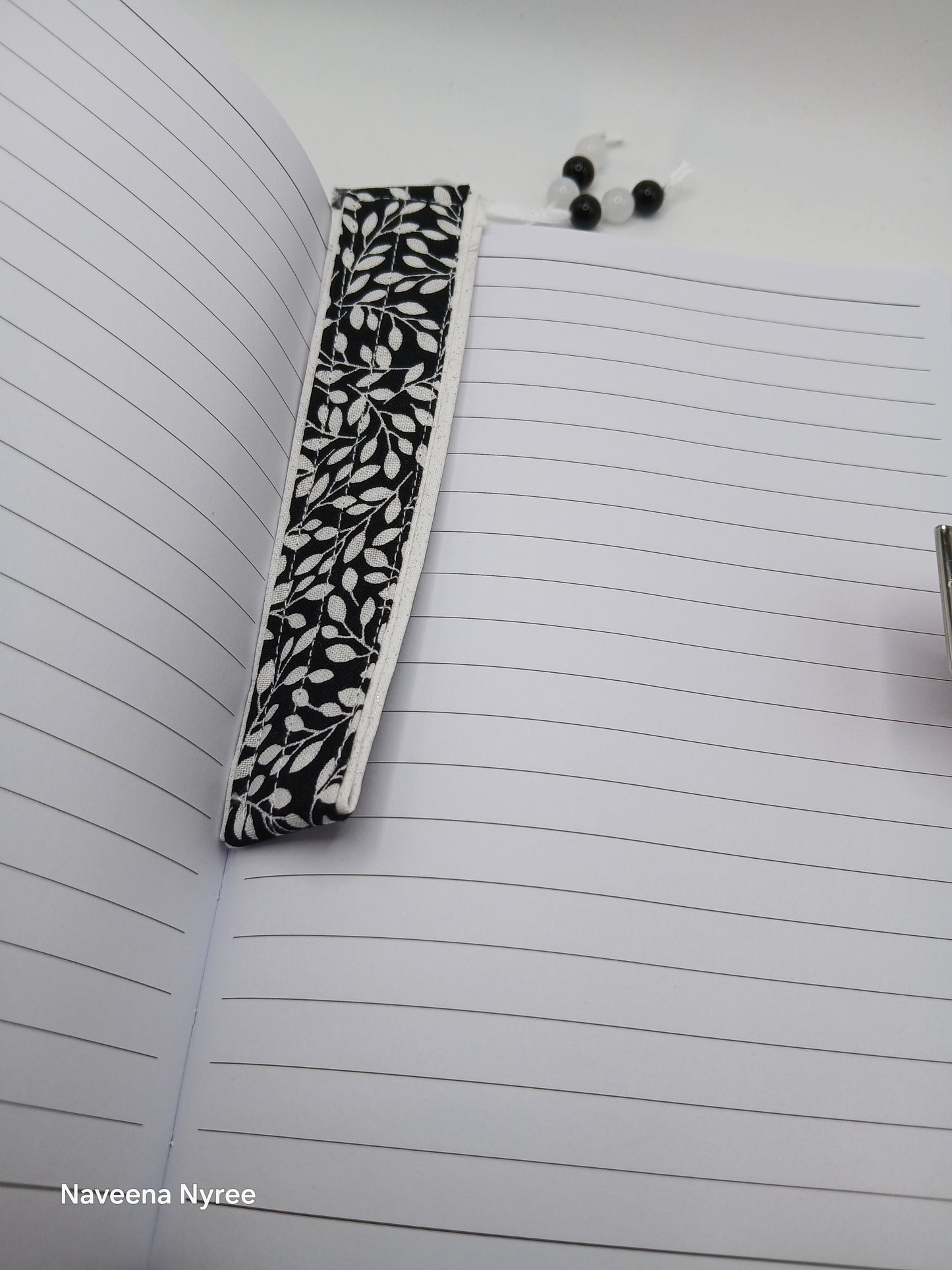 Fabric beaded bookmark (black)