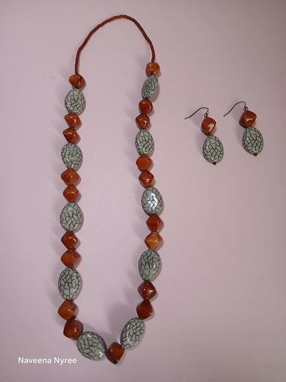 Acrylic necklace earrings set