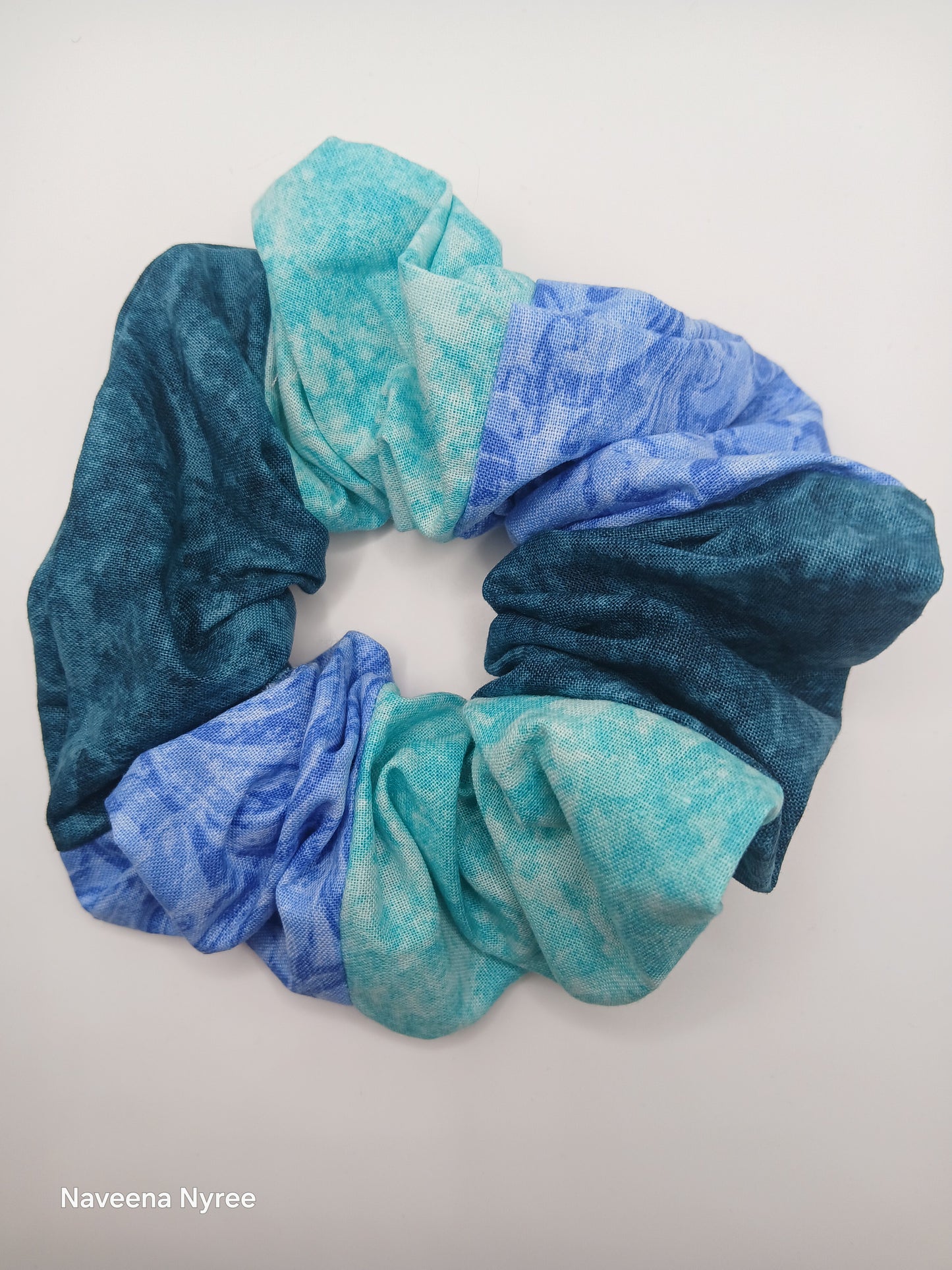 Tricolor scrunchie
