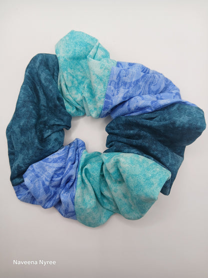 Tricolor scrunchie